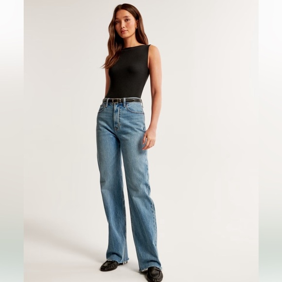 Abercrombie & Fitch High Rise 90s Relaxed Jean - Picture 3 of 16